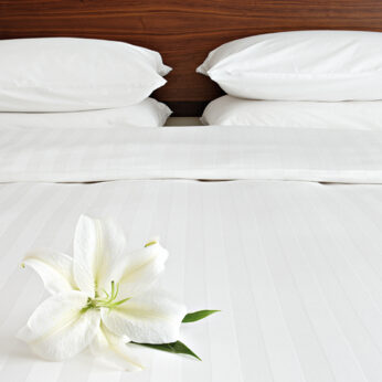 satin pillowcase white (pair)